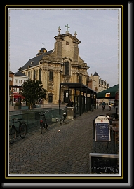 mechelenstpietersenstpauluskerk * JAZZ@HOME MECHELEN 2008
Het vijffotogafenparcours
Bert Cluytens-Lani Fourie/Eric Kesenne/Michel Verlinden/Luc Van Put/Winus Jassepoes * 506 x 752 * (99KB)